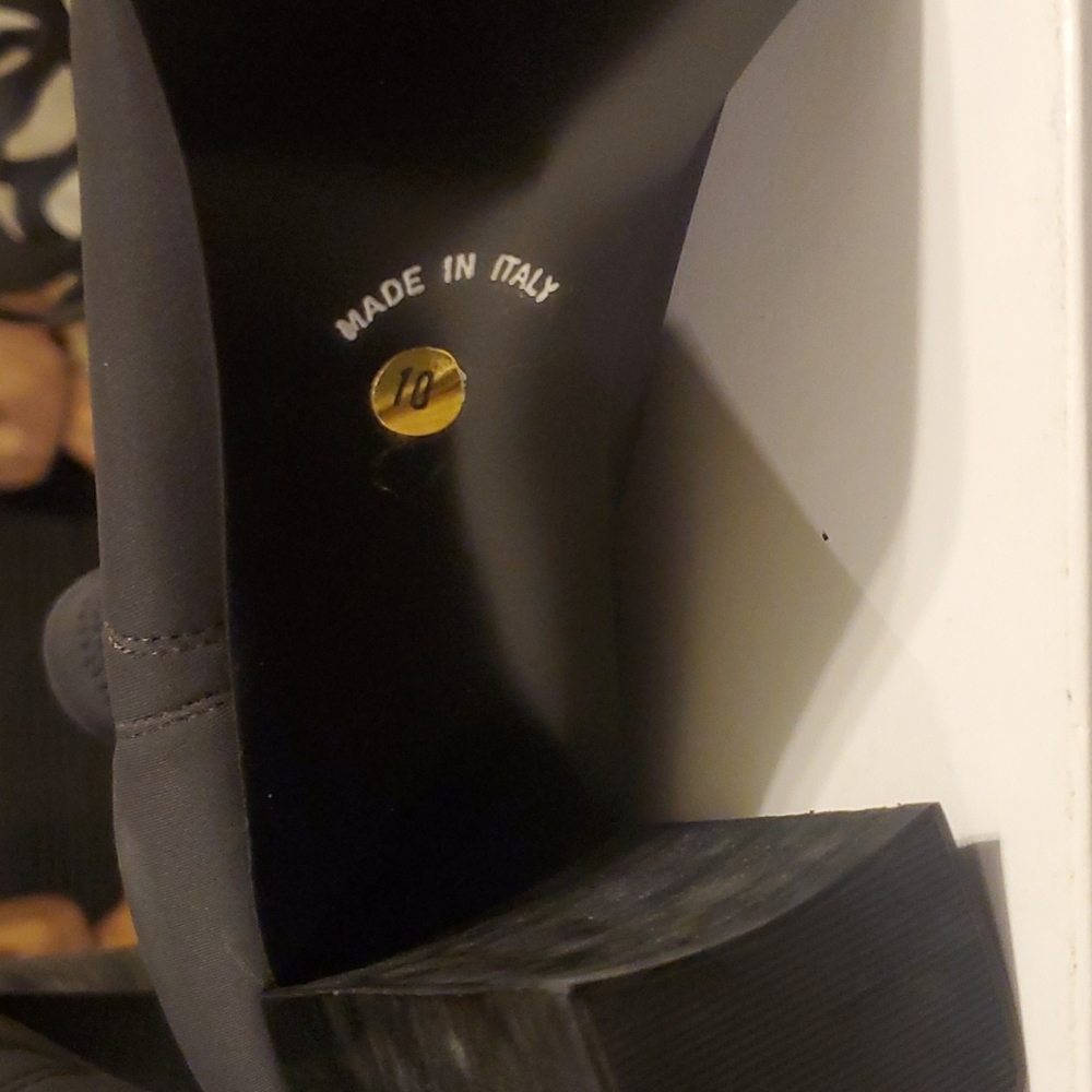 Boots - Picture 5 of 9